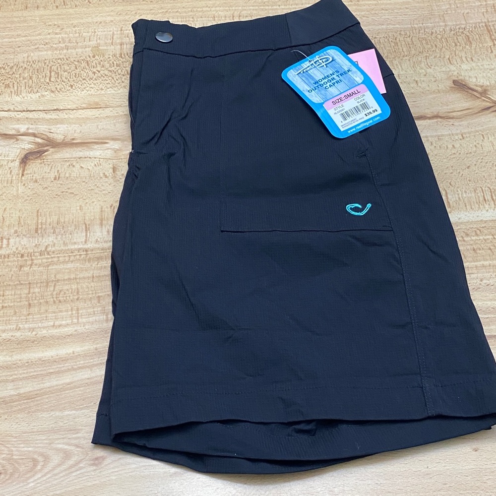 Reel Life NWT Women’s outdoor trek shorts, Black, Size Small